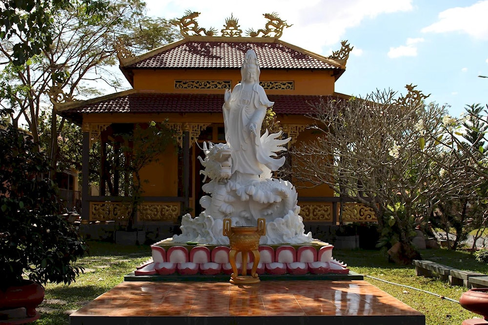 Tượng Quan Thế Âm Bồ Tát trong chùa Gò Kén